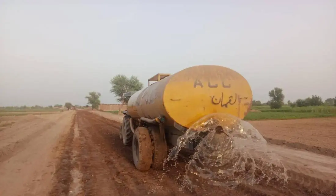 Water tanker on road base